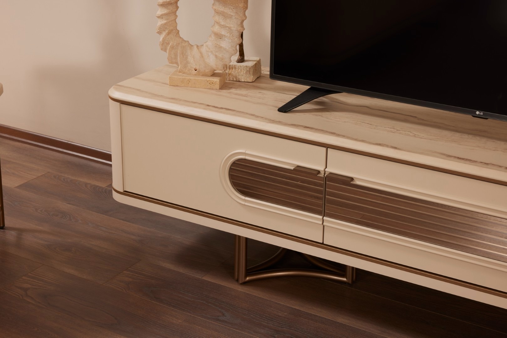Cardi TV Ünitesi — 2