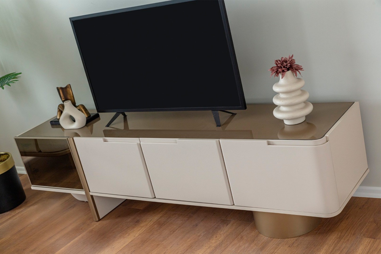 Kale TV Ünitesi — 4