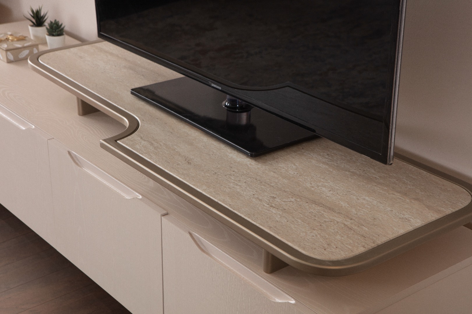 Vivo TV Ünitesi — 4