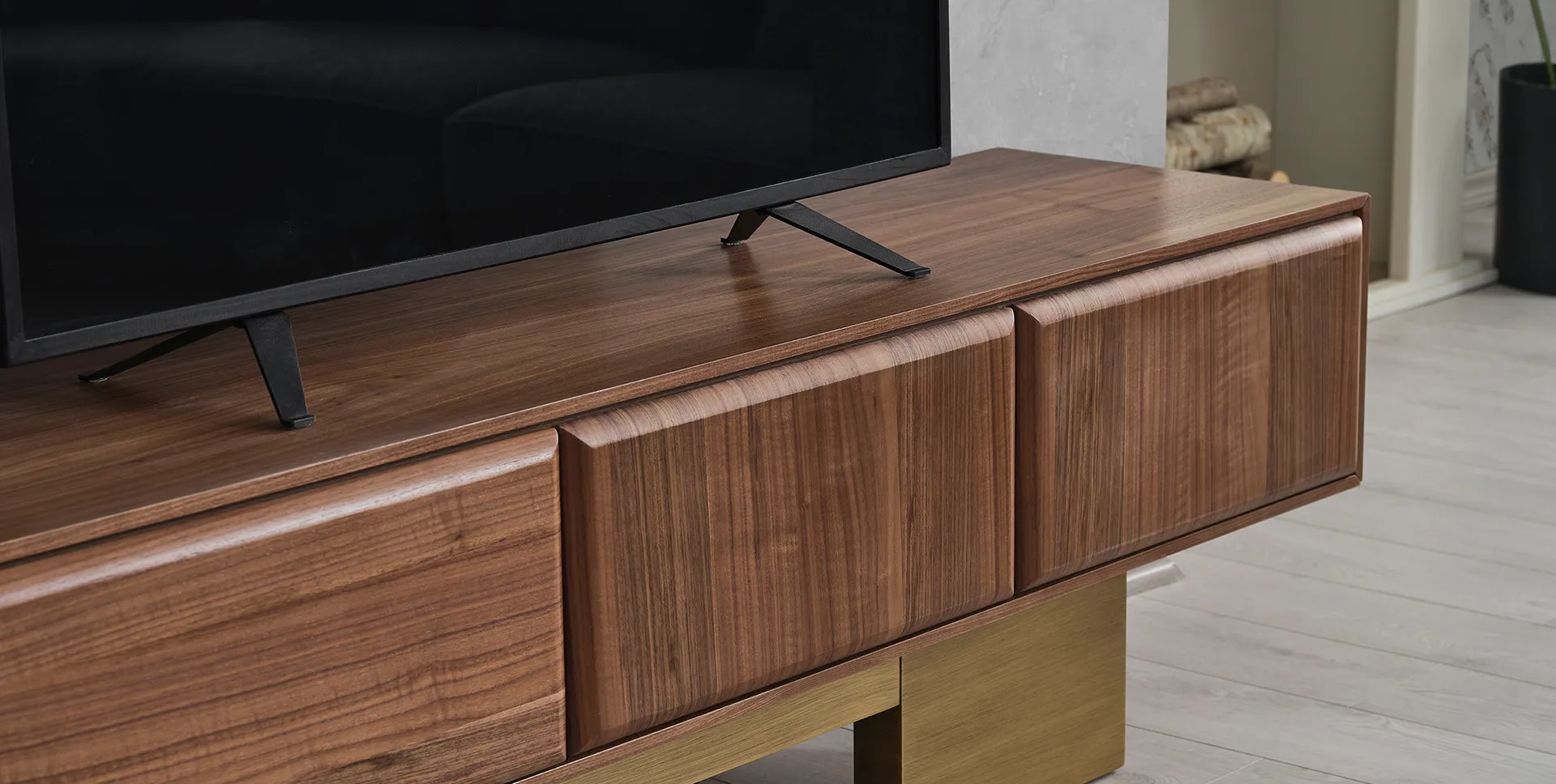 Solid Tv Ünitesi — 2